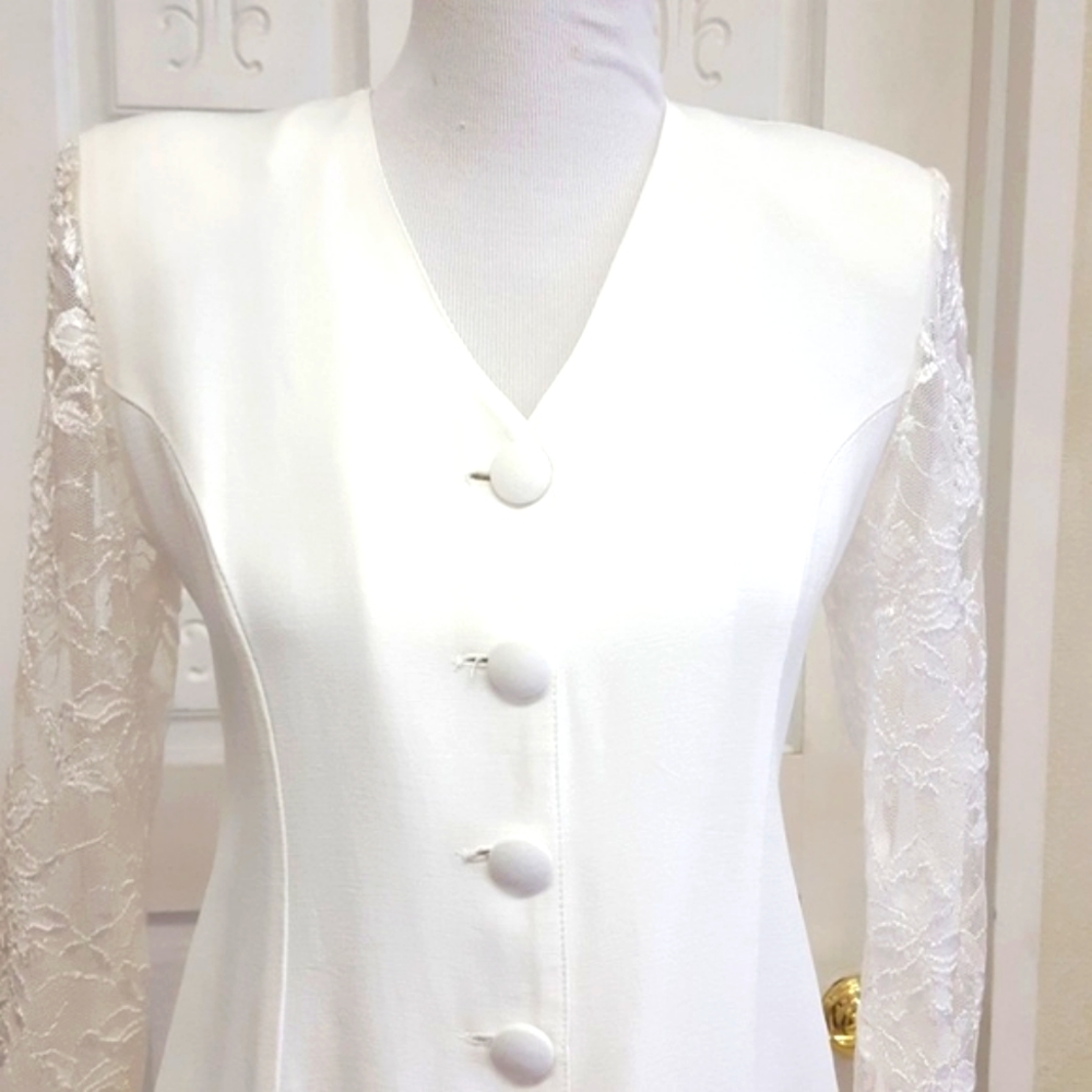 Like new. Cream lace two-piece outfit petite 6 - Picture 2 of 5
